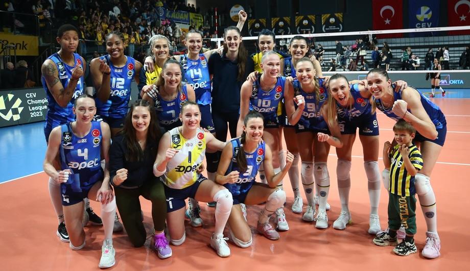 Fenerbahçe Opet Vakıfbank’a Set Vermedi