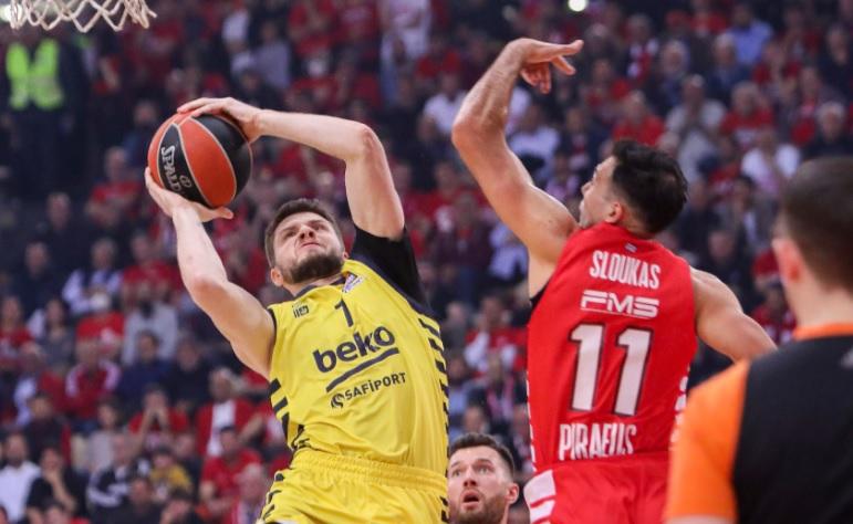 Fenerbahçe Beko Yunanistan’da Avantajı Kaptı