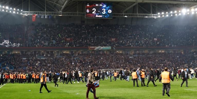 Olaylı Trabzonspor-Fenerbahçe Maçı Nedeniyle PFDK'ya Sevk Edilenler  Açıklandı - viralspor
