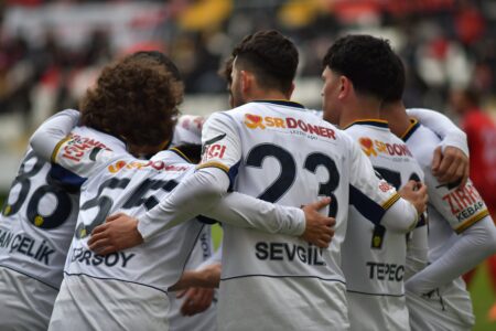 Ankaragücü Kafilesi 2 Saat 59 Dakika Gecikmeli Olarak Ankara’ya Döndü