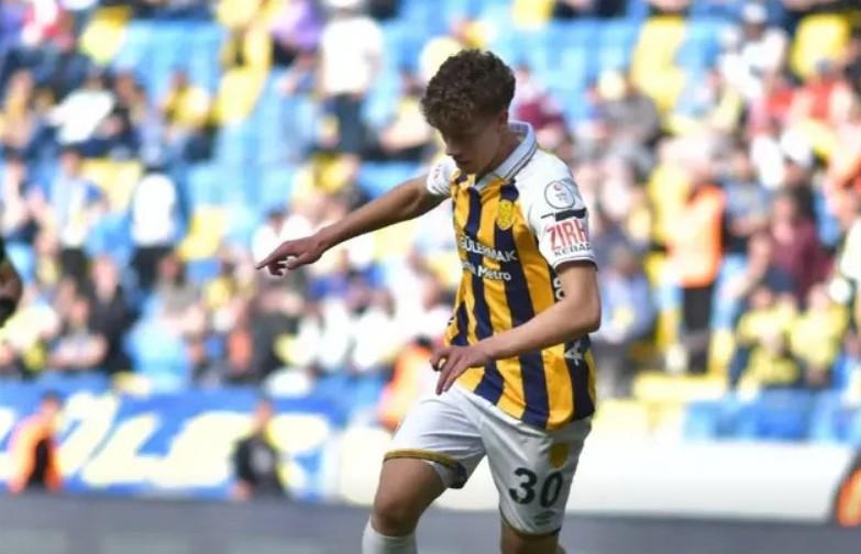 Ankaragücü’nün Genç Oyuncusu ve Ailesi Trafik Kazası Geçirdi