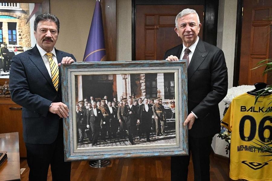 Mansur Yavaş’tan Mehmet Yiğiner’e Hayırlı Olsun Ziyareti